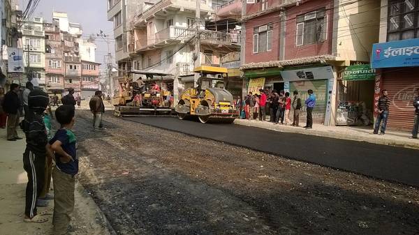 काठमाडौंमा सडक कालोपत्रे