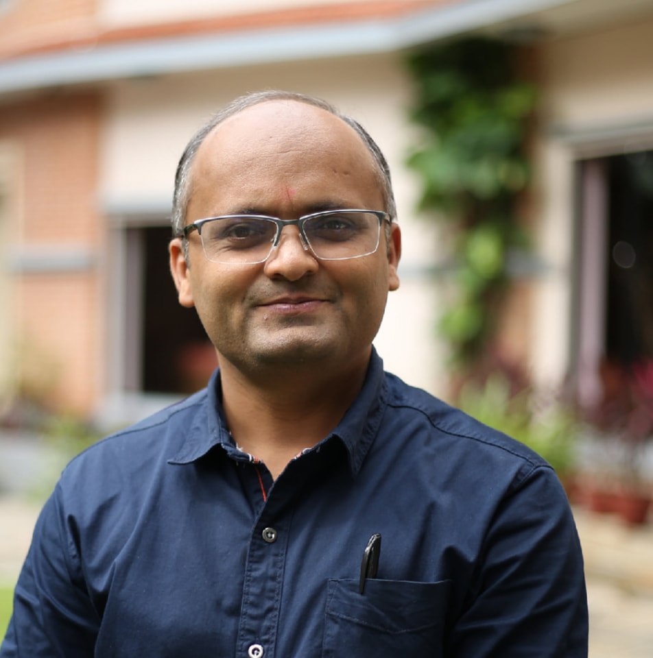 रश्‍मि आचार्य